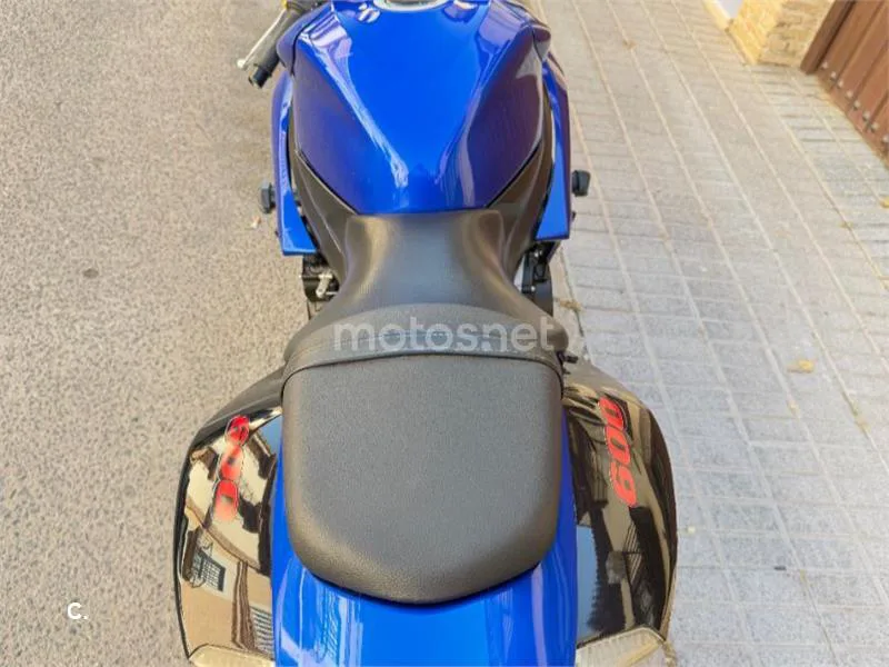Suzuki GSX-R600 - Vista 12