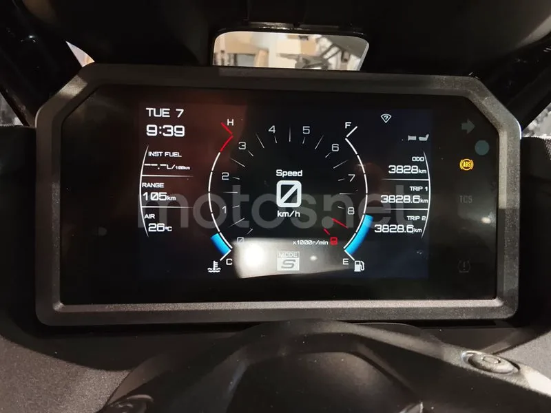 Yamaha TMAX - Vista 3