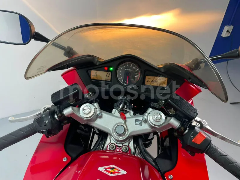 Honda VFR800F - Vista 14