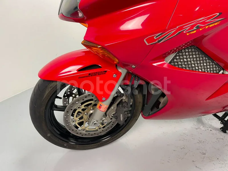 Honda VFR800F - Vista 15