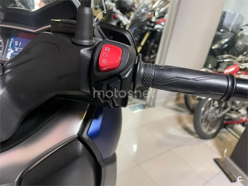 Yamaha XMAX 125 - Vista 4
