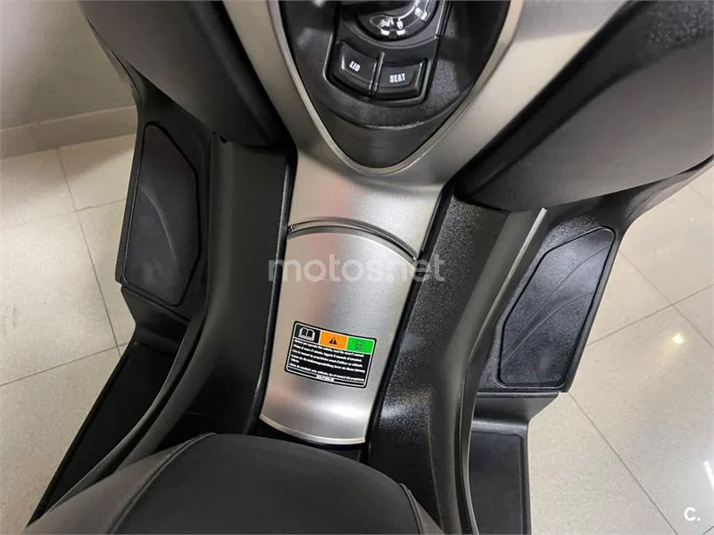 Yamaha XMAX 125 - Vista 6