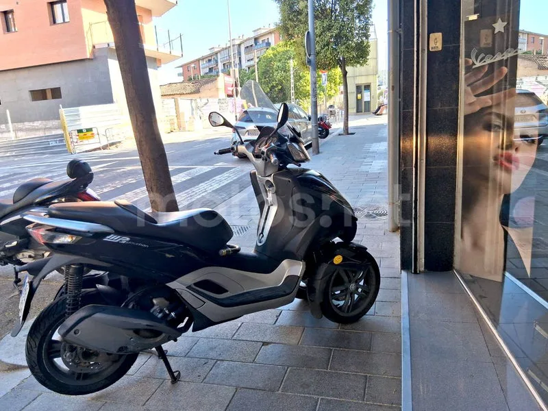 Piaggio MP3 Yourban 300 1980 € 2013 Barcelona - 2