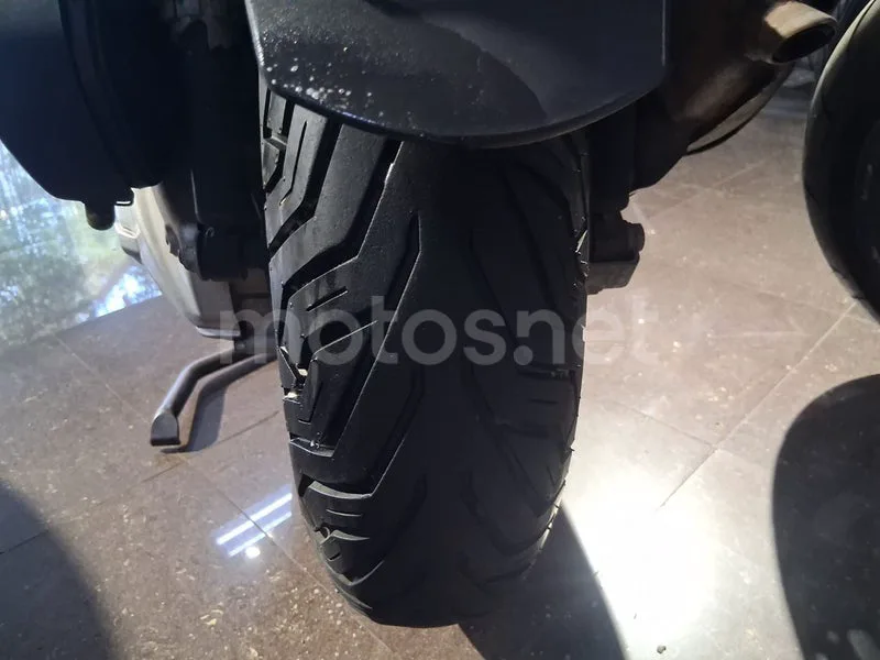 Piaggio MP3 Yourban 300 - Vista 12