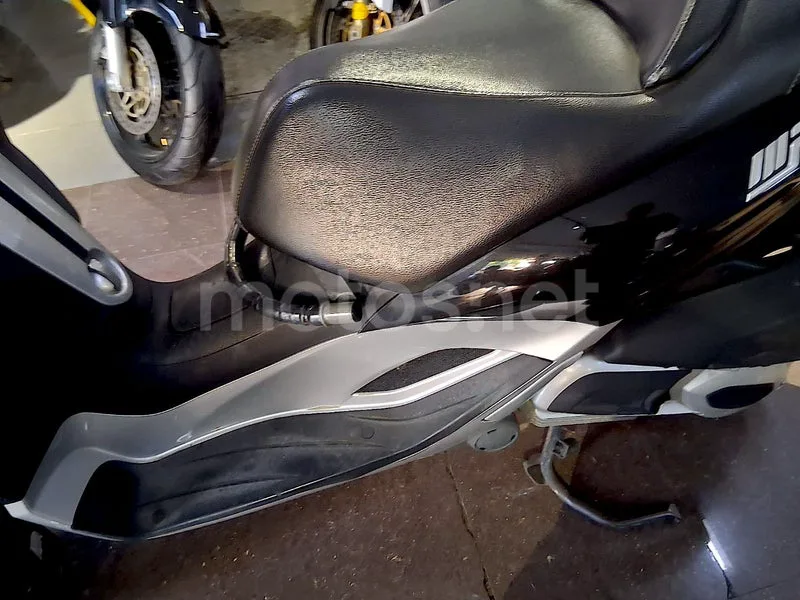 Piaggio MP3 Yourban 300 - Vista 13