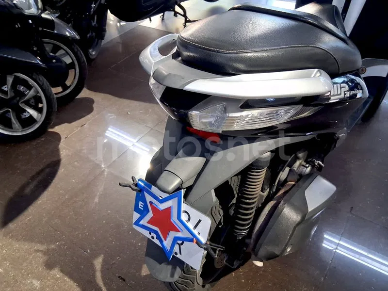 Piaggio MP3 Yourban 300 - Vista 17