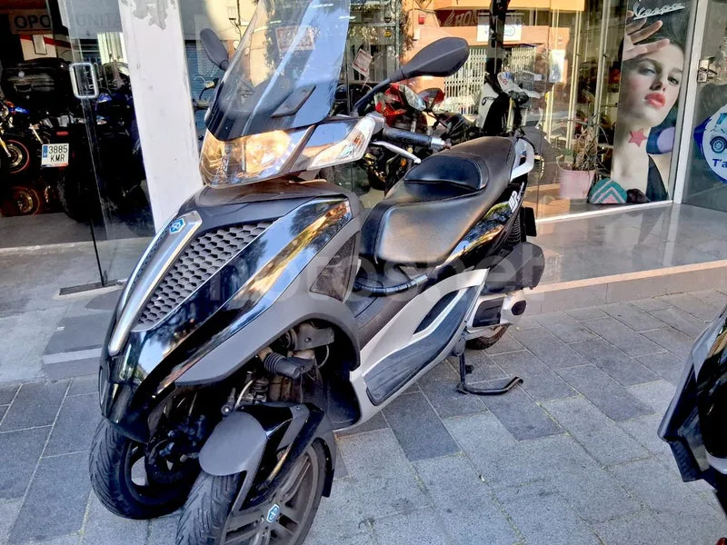 Piaggio MP3 Yourban 300 - Vista 3