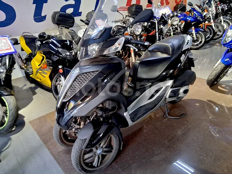 Piaggio MP3 Yourban 300 - Vista 6