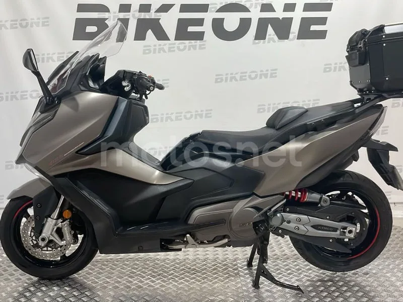 Kymco AK 550 - Vista 4