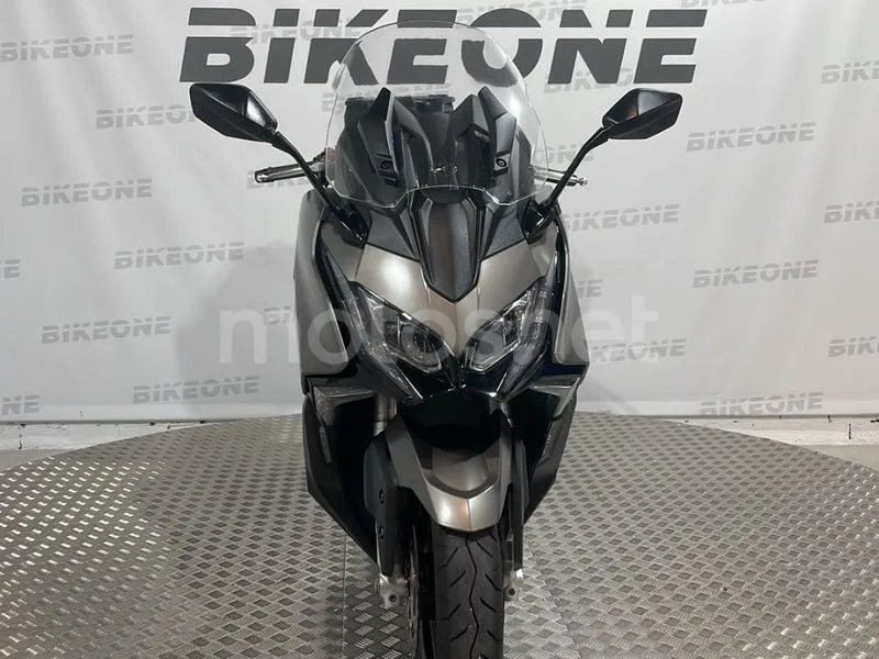 Kymco AK 550 - Vista 5