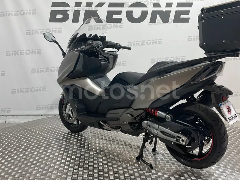 Kymco AK 550 - Vista 6