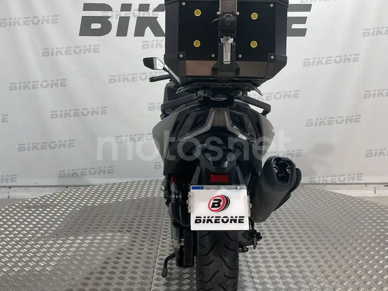 Kymco AK 550 - Vista 7