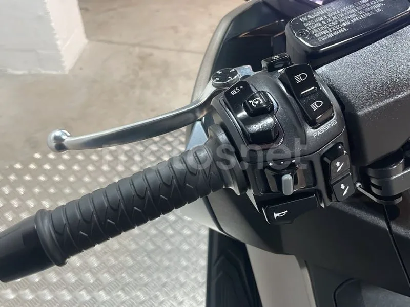 Kymco AK 550 - Vista 10