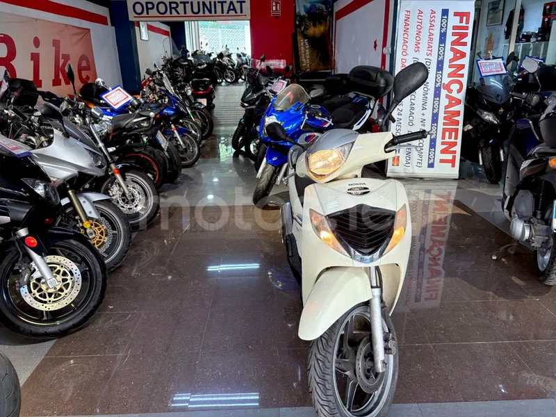 Honda SH125i - Vista 15