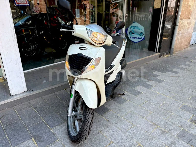 Honda SH125i - Vista 3