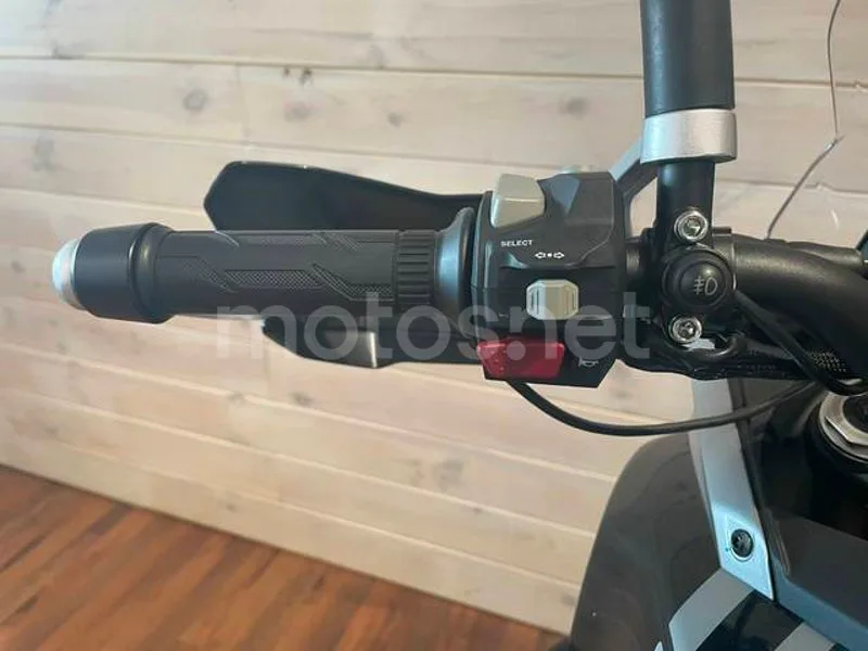 QJ Motor SRT 600 SX - Vista 12