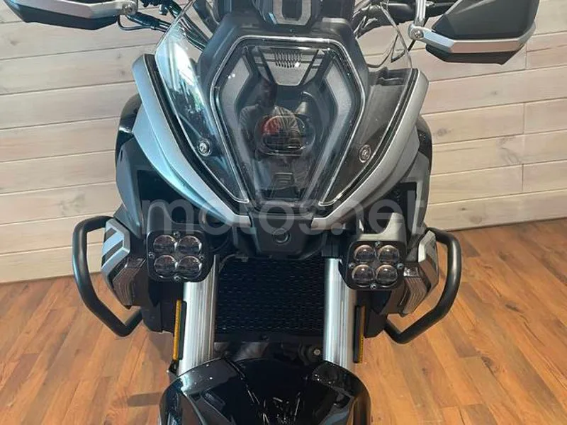 QJ Motor SRT 600 SX - Vista 10