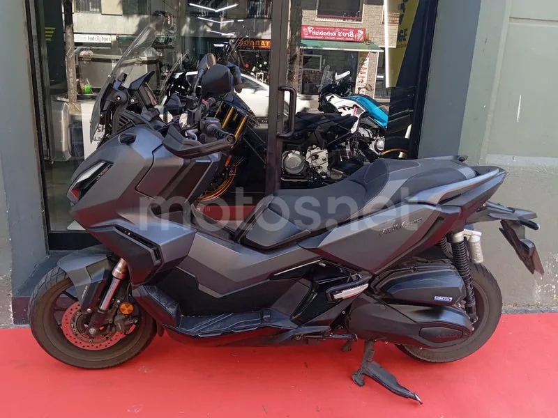 Honda ADV350 - Vista 4
