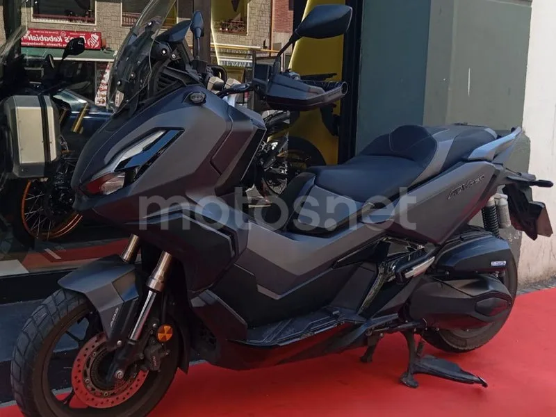 Honda ADV350 - Vista 5