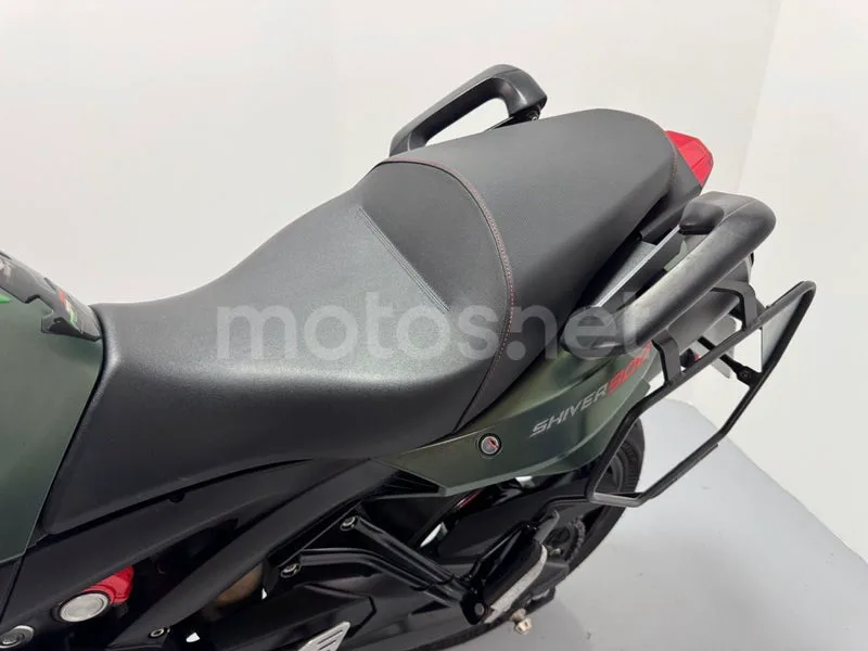Aprilia Shiver 900 - Vista 17