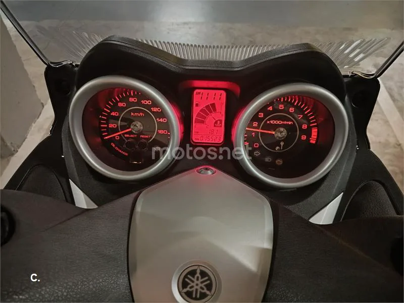 Yamaha XMAX 250 - Vista 9