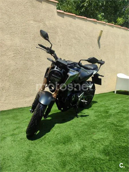 Honda CB125R - Vista 3