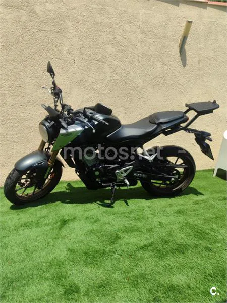Honda CB125R - Vista 4