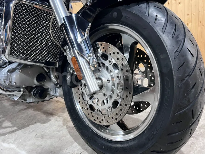 Triumph Rocket 3 - Vista 37