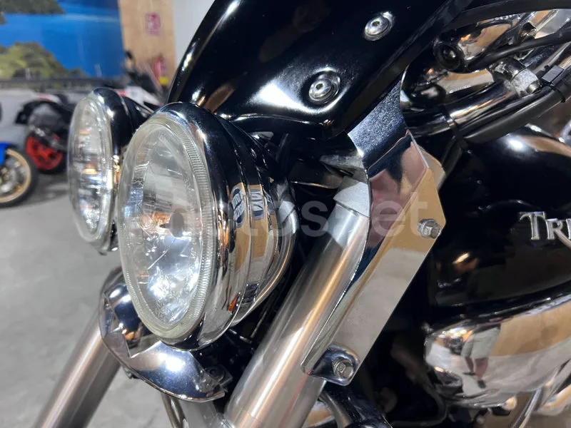 Triumph Rocket 3 - Vista 70