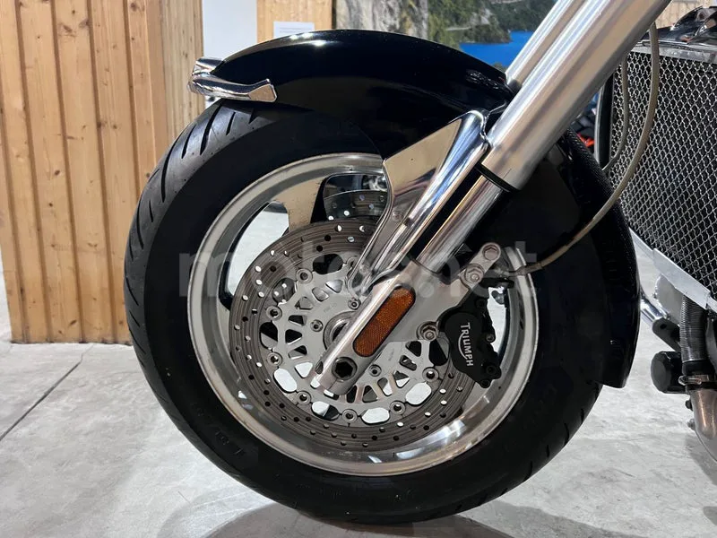 Triumph Rocket 3 - Vista 72