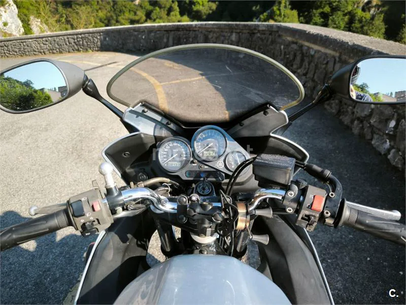 Yamaha FZS600 Fazer - Vista 5