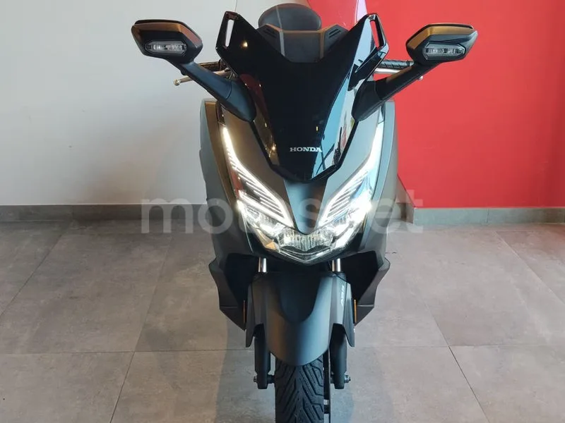 Honda Forza 125 - Vista 3