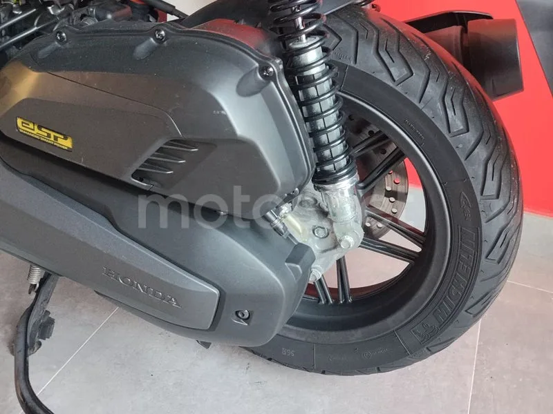 Honda Forza 125 - Vista 8
