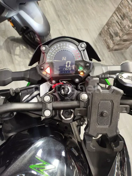 Kawasaki Z400 - Vista 6