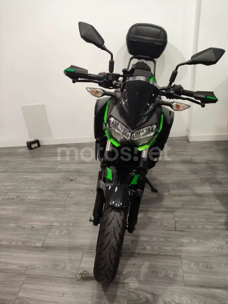 Kawasaki Z400 - Vista 8