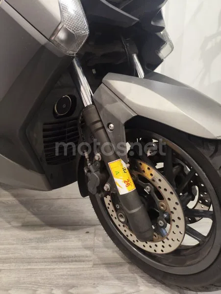 Yamaha XMAX 400 - Vista 5