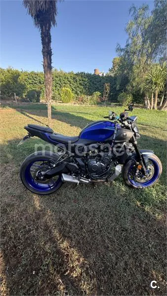 Yamaha MT-07 - Vista 15