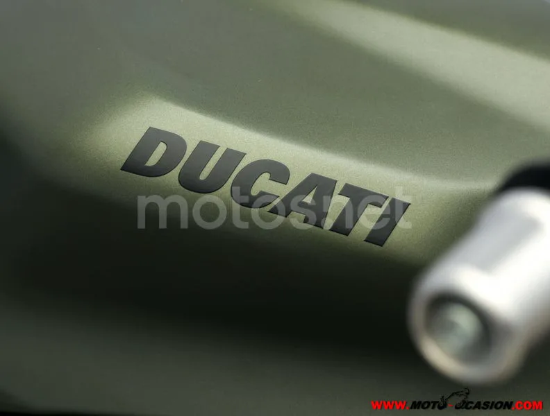 Ducati Streetfighter V2 - Vista 9
