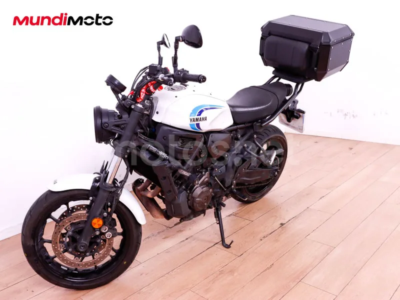 Yamaha XSR700 - Vista 7