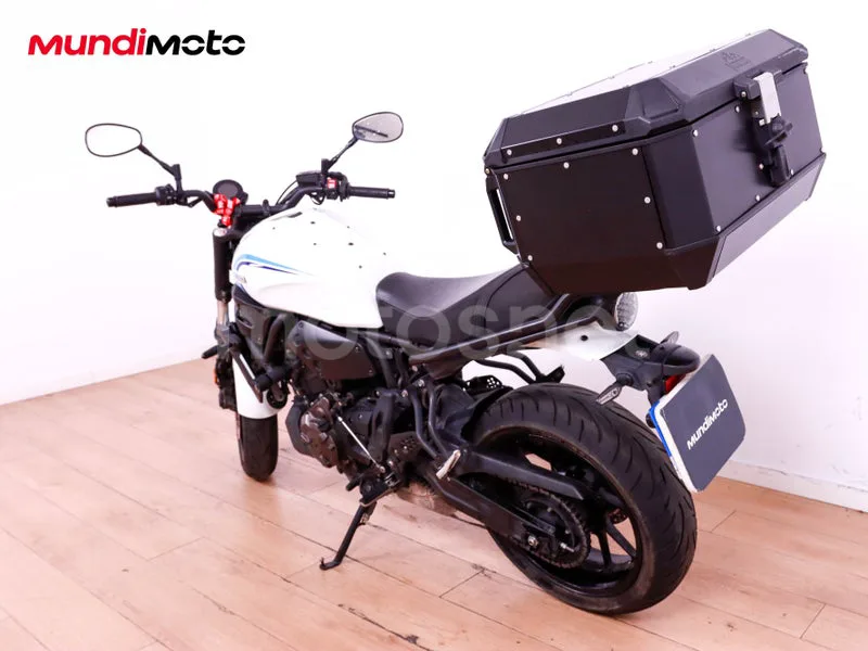 Yamaha XSR700 - Vista 8
