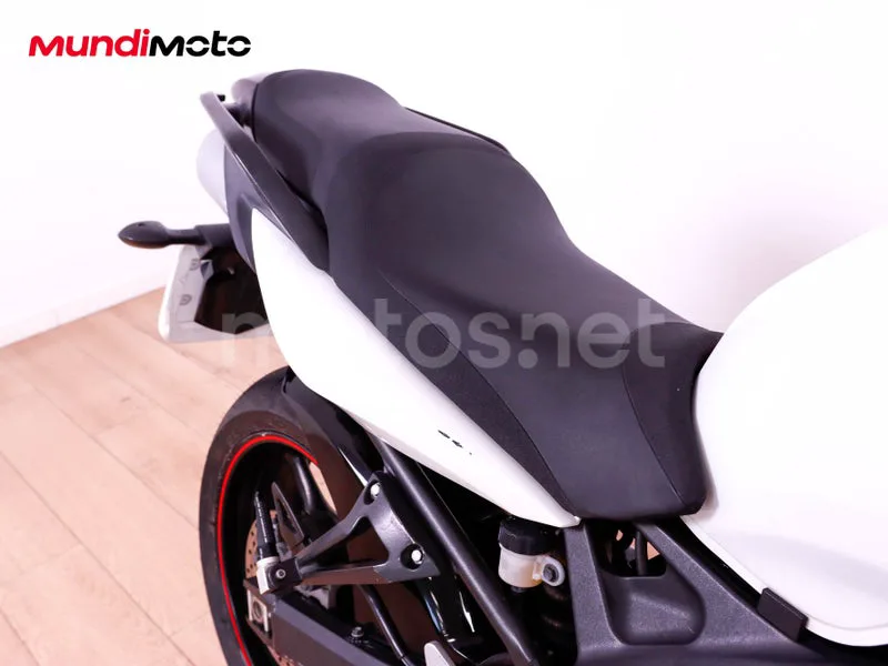 Yamaha FZ6 S2 - Vista 50