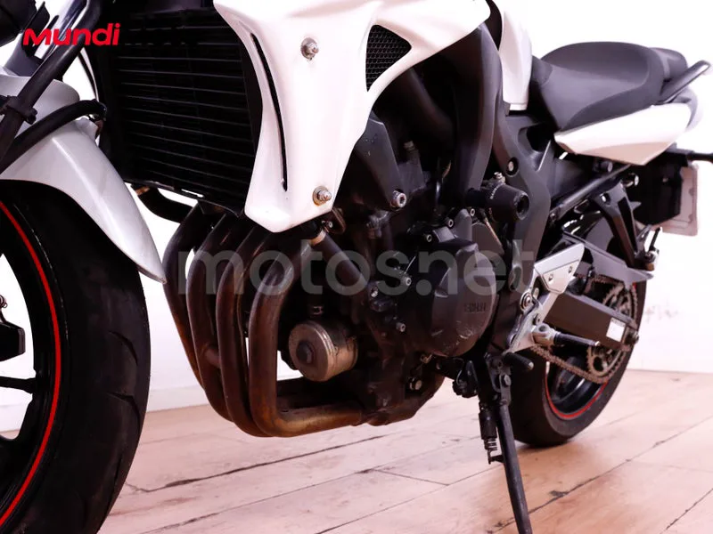 Yamaha FZ6 S2 - Vista 10