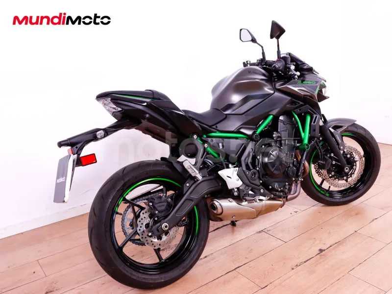 Kawasaki Z650 - Vista 3