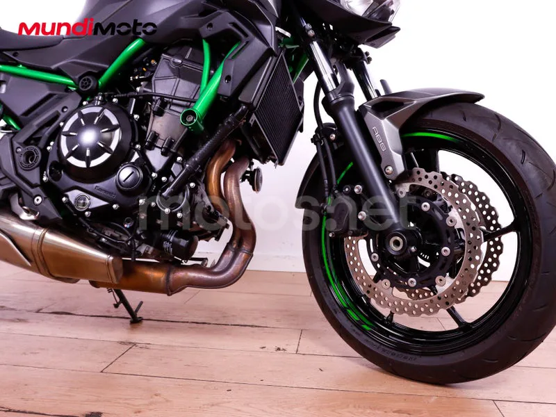 Kawasaki Z650 - Vista 25