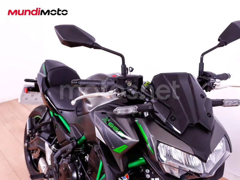 Kawasaki Z650 - Vista 26