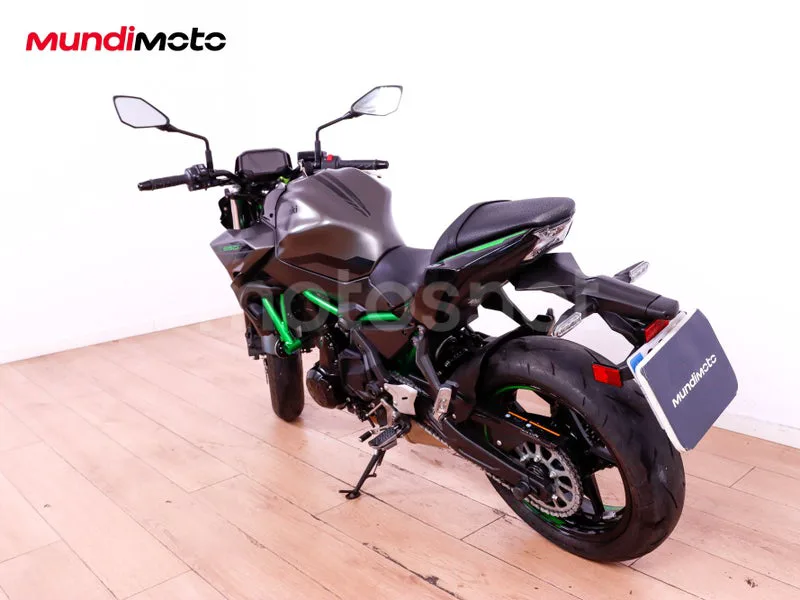 Kawasaki Z650 - Vista 8
