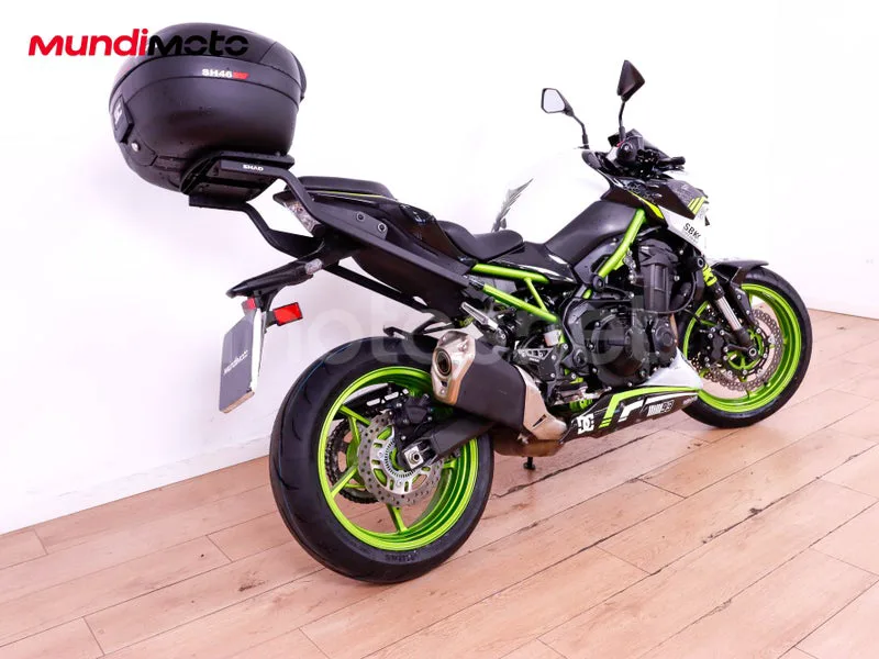 Kawasaki Z900 - Vista 3