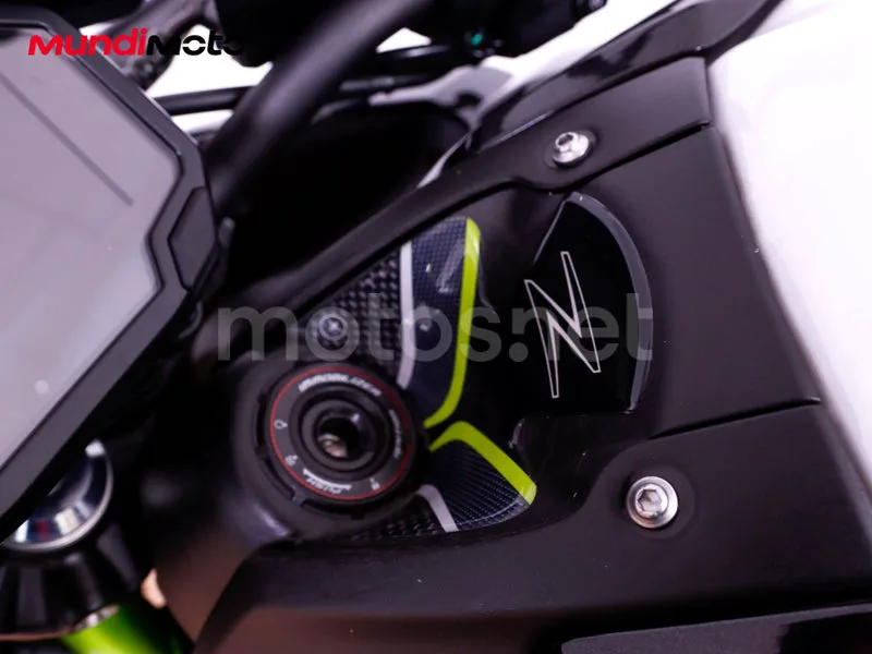 Kawasaki Z900 - Vista 27