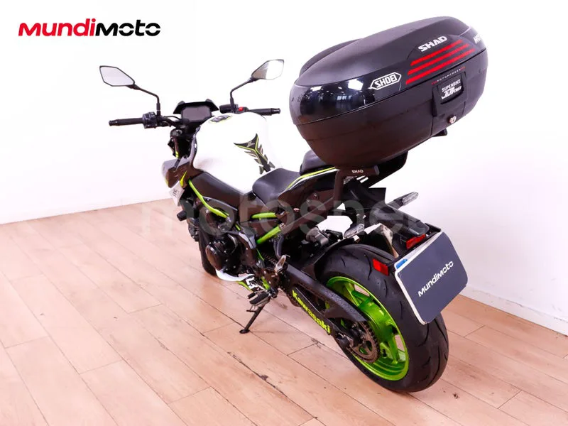 Kawasaki Z900 - Vista 8