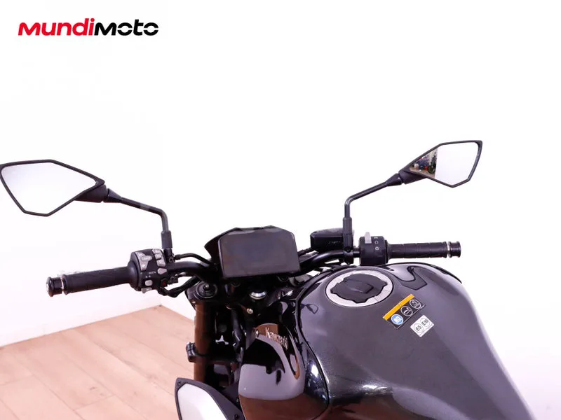 Kawasaki Z900 - Vista 11